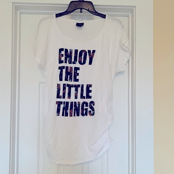 Oh Baby by Motherhood Tops - Oh Baby by Motherhood White Graphic Short Sleeve Tee w/ Ruching belly Size XL